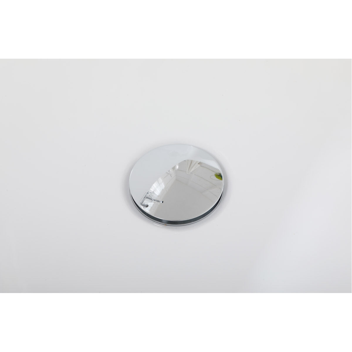 Calum Glossy White and Chrome Bathtub