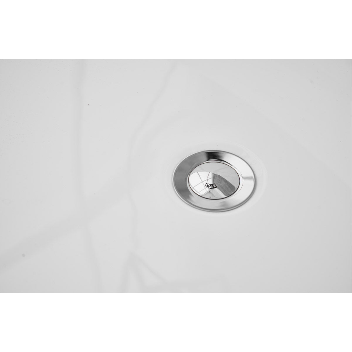 Allegra Glossy White Bathtub