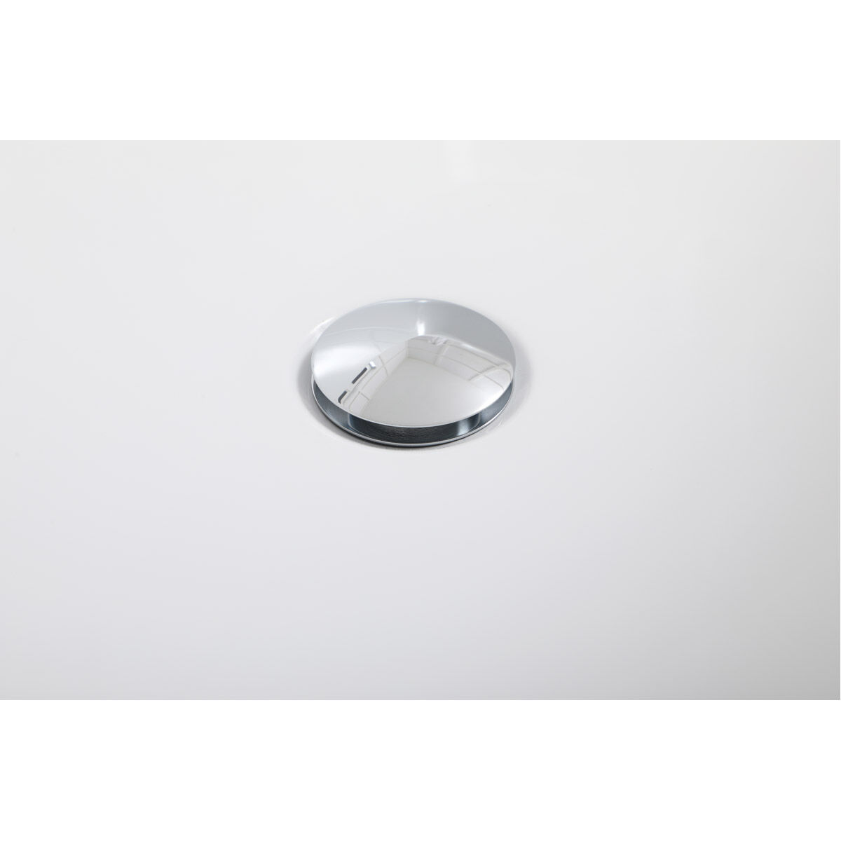 Harrieta Glossy White and Chrome Bathtub