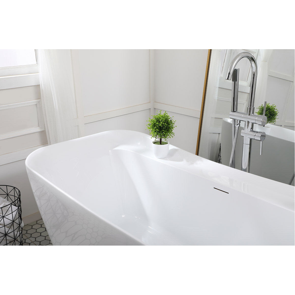 Harrieta Glossy White and Chrome Bathtub